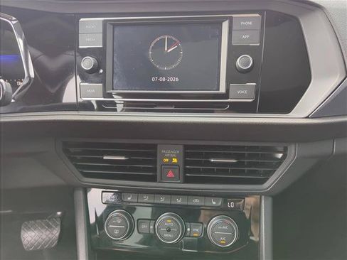 Used 2023 Volkswagen Jetta SE w/ Panoramic Sunroof Package FWD image 13