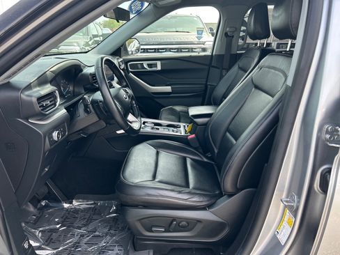 Certified 2020 Ford Explorer XLT w/ Equipment Group 202A AWD/4WD image 8
