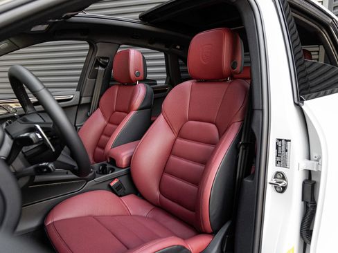 New 2026 Porsche Macan AWD/4WD image 5