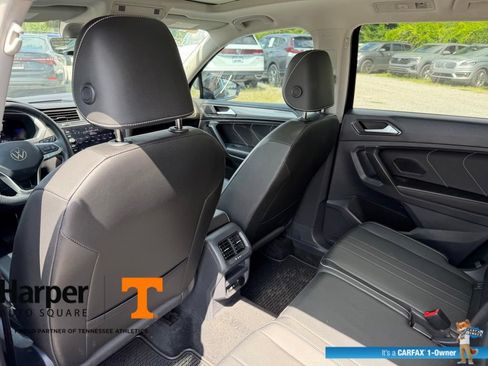 Used 2023 Volkswagen Tiguan SE w/ Panoramic Sunroof Package FWD image 11