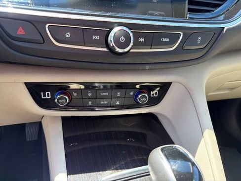 Used 2018 Buick Regal Essence w/ Driver Confidence Package #1 AWD/4WD image 18