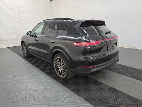 Used 2023 Porsche Cayenne Platinum Edition AWD/4WD image 8