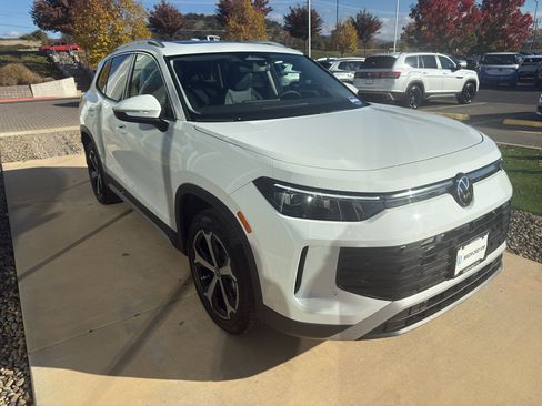 New 2026 Volkswagen Tiguan SE image 3