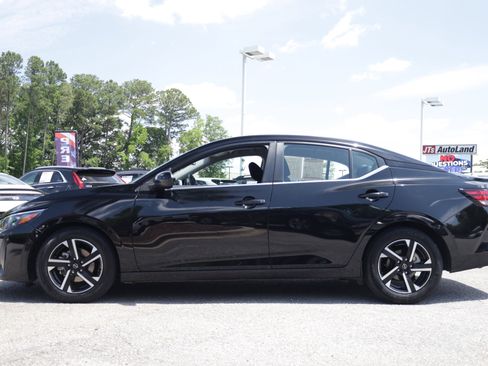 Used 2024 Nissan Sentra SV FWD image 2