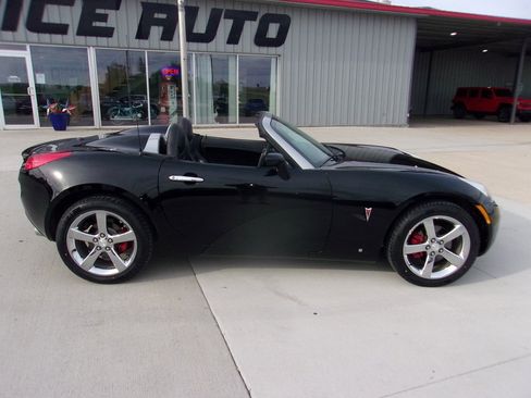Used 2007 Pontiac Solstice Convertible w/ Premium Package RWD image 4