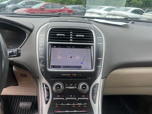 Used 2019 Lincoln Nautilus Select AWD/4WD image 15