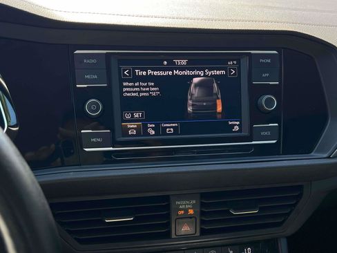 Used 2023 Volkswagen Jetta SE FWD image 14