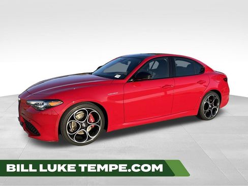 Used 2023 Alfa Romeo Giulia Veloce RWD image 1
