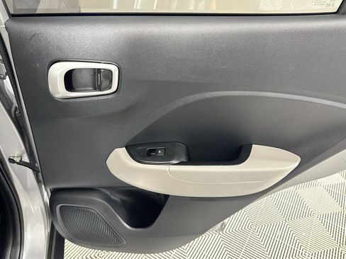 Used 2024 Hyundai Venue SEL FWD image 26