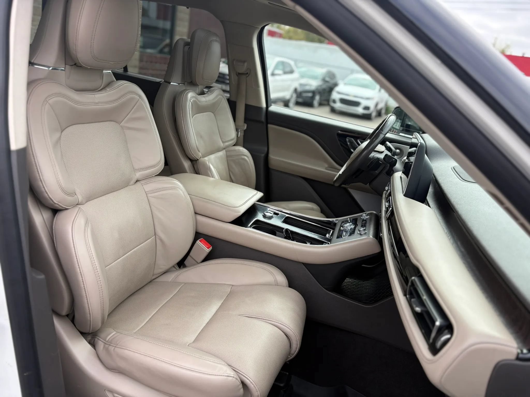 Used 2020 Lincoln Aviator Reserve w/ Equipment Group 202A AWD/4WD image 12