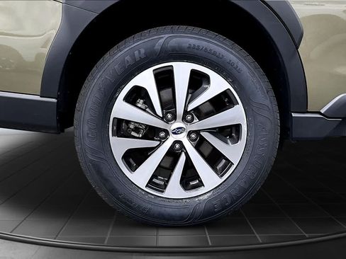 Used 2025 Subaru Outback Premium AWD/4WD image 35