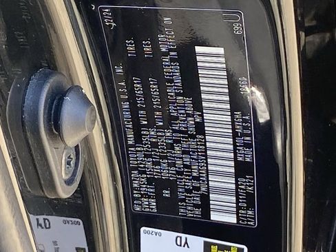 Certified 2025 Toyota Corolla Cross LE image 38