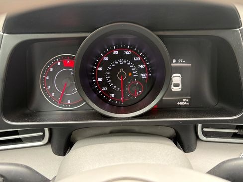 Used 2022 Hyundai Elantra SEL FWD image 2