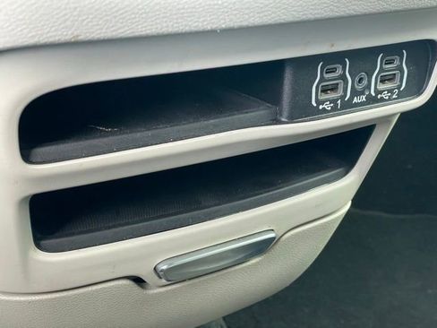 Used 2023 Chrysler Pacifica Touring-L image 26