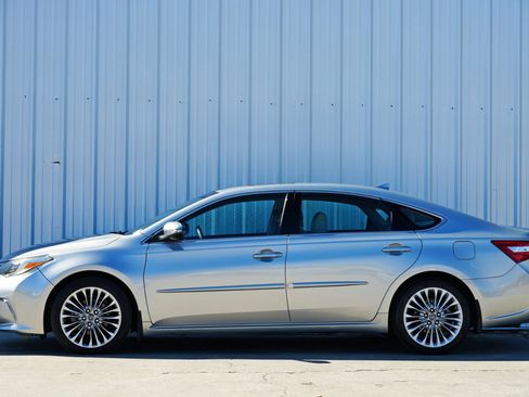 Used 2016 Toyota Avalon Limited w/ Toyota Safety Sense Package image 8