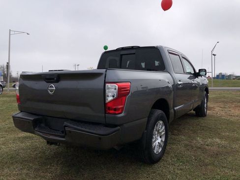 Used 2018 Nissan Titan SV w/ SV Convenience Package image 5
