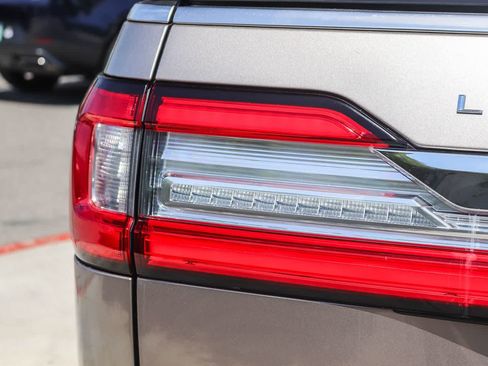 Used 2019 Lincoln Navigator L Reserve AWD/4WD image 7