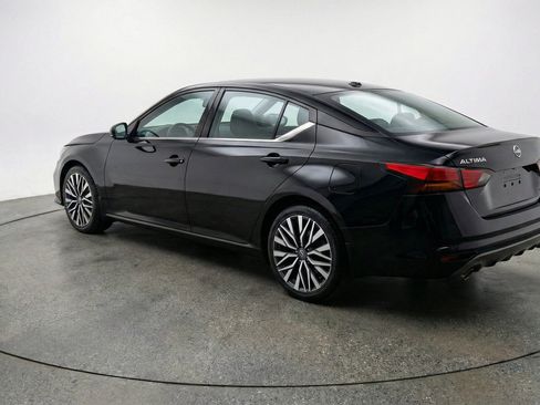 Used 2025 Nissan Altima 2.5 SV FWD image 6