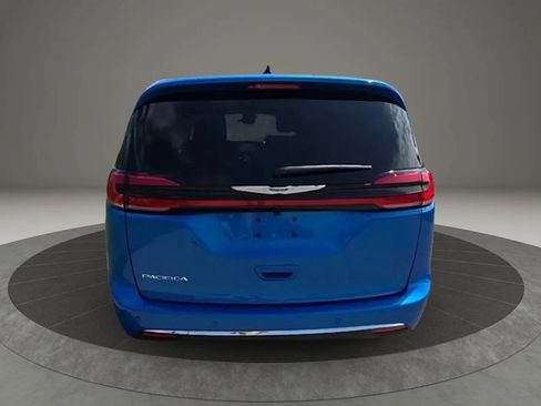 Used 2026 Chrysler Pacifica Select FWD image 5