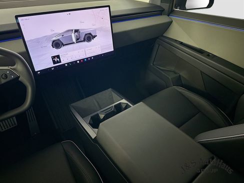 Used 2024 Tesla Cybertruck AWD Crew Cab image 31