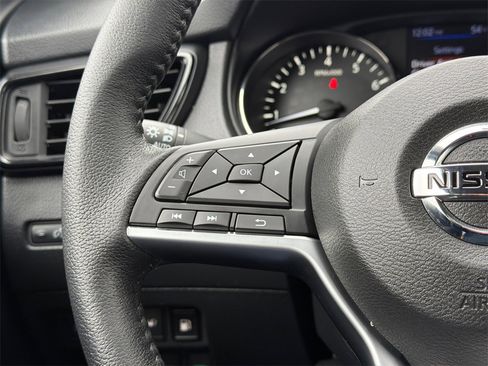 Used 2019 Nissan Rogue SV image 24