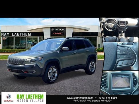 Used 2019 Jeep Cherokee Trailhawk w/ Cold Weather Group AWD/4WD image 1