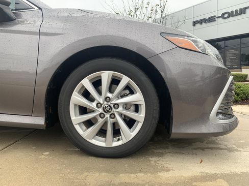 Used 2022 Toyota Camry LE image 13