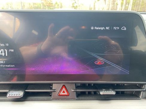 Used 2023 Kia Sportage EX image 12