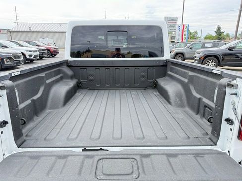 Used 2023 Jeep Gladiator Overland AWD/4WD image 10