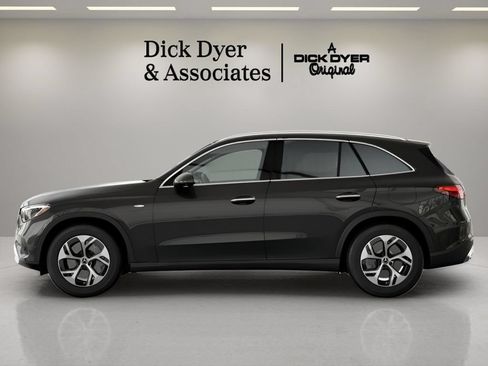 Used 2025 Mercedes-Benz GLC 350e 4MATIC image 27