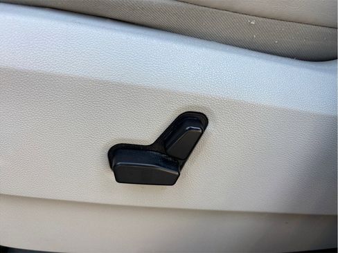 Used 2010 Chrysler Town & Country Limited FWD image 17