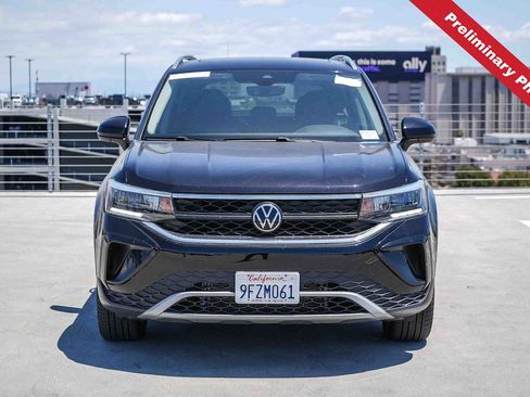 Used 2023 Volkswagen Taos SE w/ Panoramic Sunroof Package AWD/4WD image 2