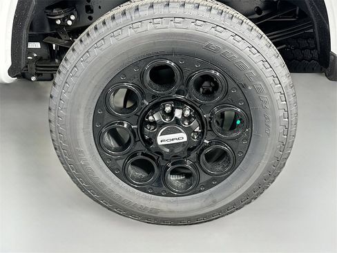 New 2026 Ford F250 Lariat w/ Black Appearance Package image 32