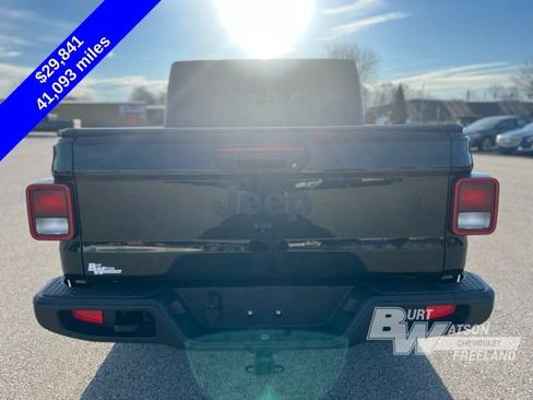 Used 2022 Jeep Gladiator Willys image 5