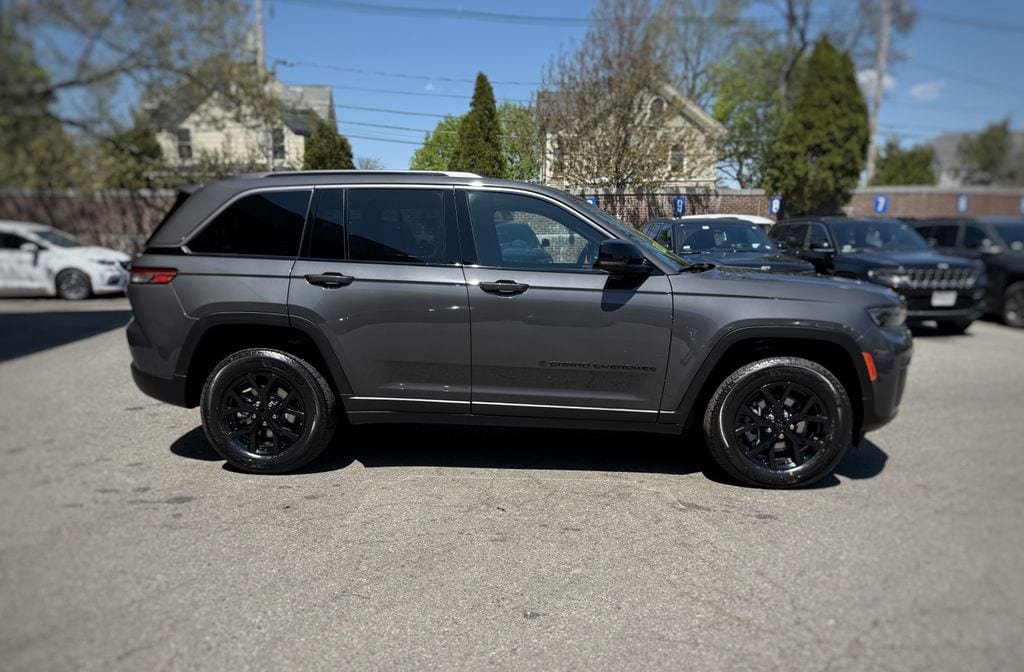 New 2026 Jeep Grand Cherokee Altitude AWD/4WD image 4