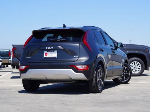 Used 2025 Kia Niro EX FWD image 7
