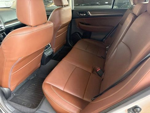Used 2019 Subaru Outback 3.6R Touring AWD/4WD image 9