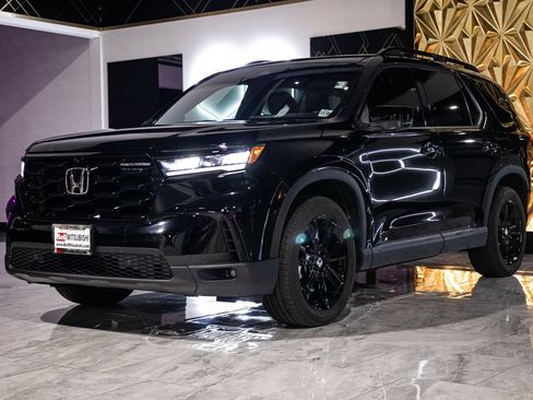 Used 2025 Honda Pilot Black Edition image 4