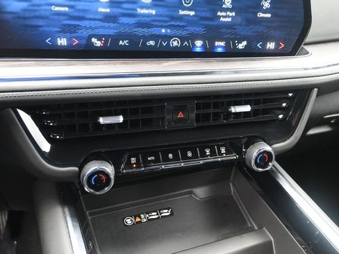 Used 2025 Chevrolet Tahoe Z71 image 19