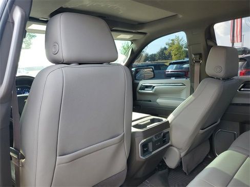 Used 2022 Chevrolet Silverado 1500 LTZ w/ LTZ Premium Package image 12