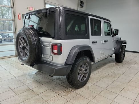 Used 2024 Jeep Wrangler Sport S image 5