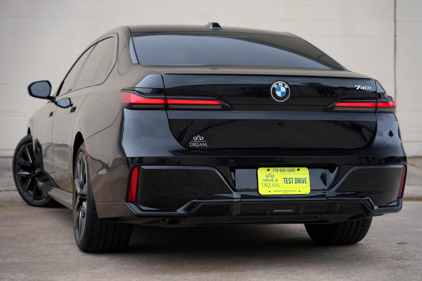 Used 2023 BMW 740i w/ Executive Package RWD image 6