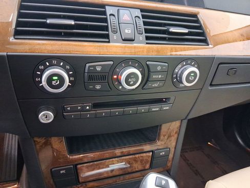 Used 2010 BMW 528i Sedan image 23