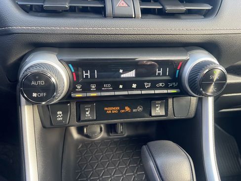 Used 2022 Toyota RAV4 XLE image 57