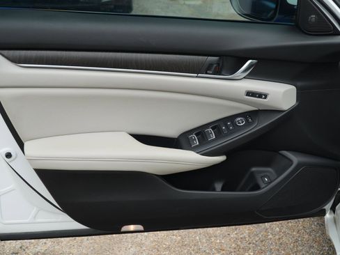 Used 2020 Honda Accord Touring image 10