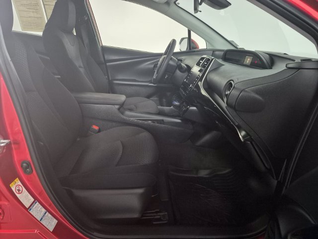 Used 2021 Toyota Prius LE AWD/4WD image 34