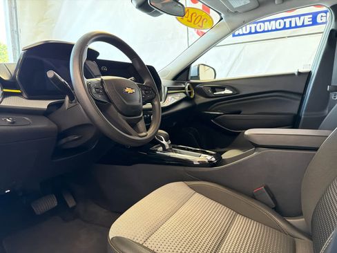 Used 2024 Chevrolet Trax LT image 15