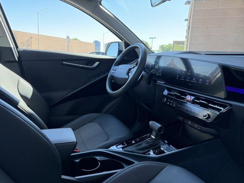 Used 2023 Kia Niro EX Touring image 40