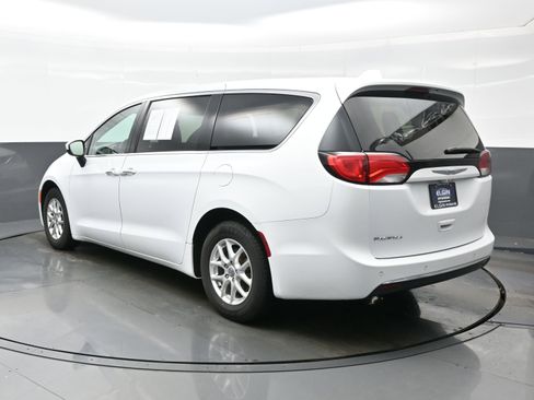 Used 2017 Chrysler Pacifica Touring Plus FWD image 4