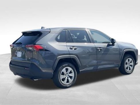 Used 2022 Toyota RAV4 LE FWD image 4